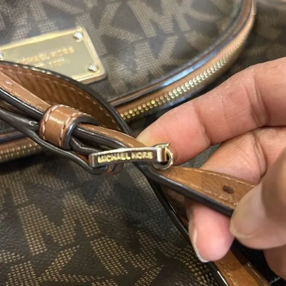 Michael Kors signature fold over, jet set convertible, shoulder bag - Picture 12 of 13